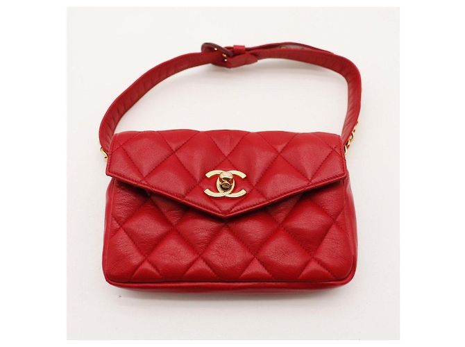 Chanel Gürteltasche aus rotem Steppleder - Ansicht 6