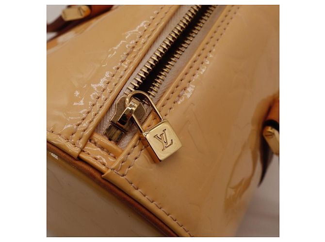 Borsa Louis Vuitton Monogram Vernis Papillon in pelle verniciata beige - vista 8