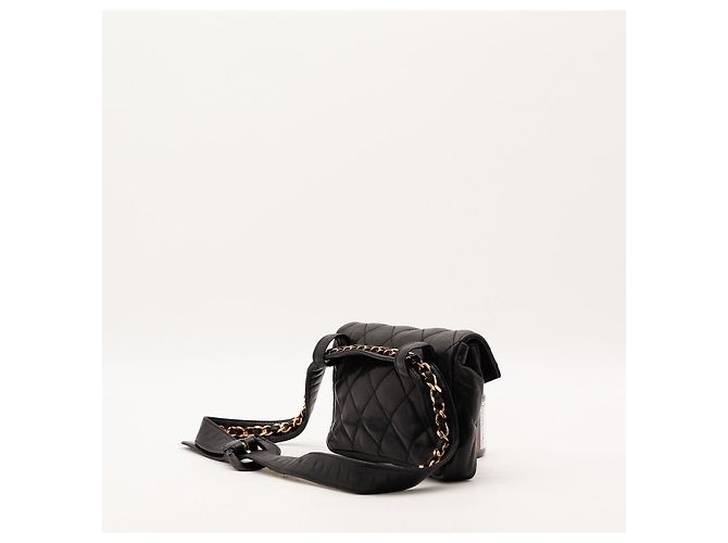 Borsa cintura Chanel in pelle matelassé nera - vista 4