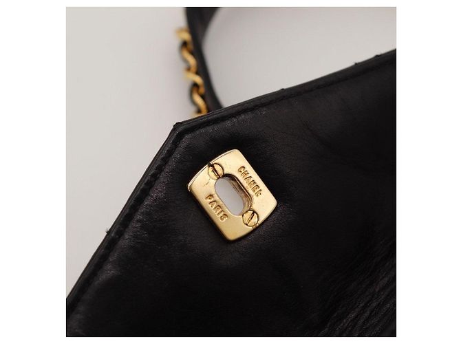 Borsa cintura Chanel in pelle matelassé nera - vista 7