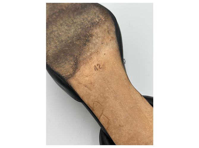 Manolo Blahnik Décolleté Slingback in Pelle Nera - vista 10