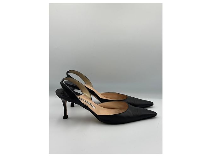 Manolo Blahnik Décolleté Slingback in Pelle Nera - vista 5