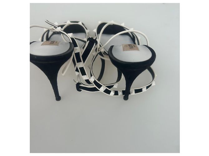Sandali Valentino Garavani Rockstud in camoscio nero - vista 4