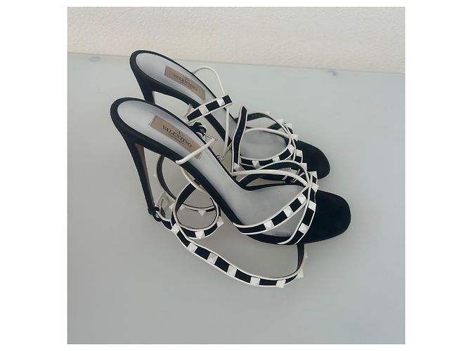 Sandali Valentino Garavani Rockstud in camoscio nero - vista 5