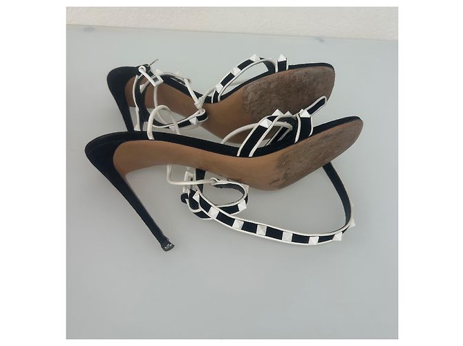 Sandali Valentino Garavani Rockstud in camoscio nero - vista 6
