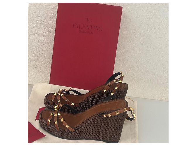 Sandali wedge Rockstud in pelle marrone Valentino Garavani - vista 7