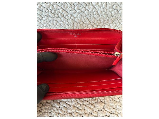Chanel portafoglio in pelle caviar rossa con zip - vista 10