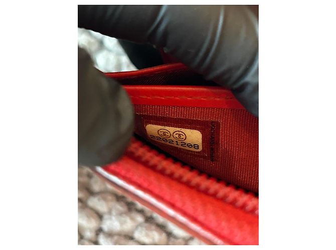 Chanel portafoglio in pelle caviar rossa con zip - vista 12