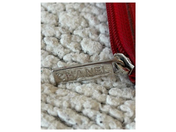 Chanel portafoglio in pelle caviar rossa con zip - vista 4