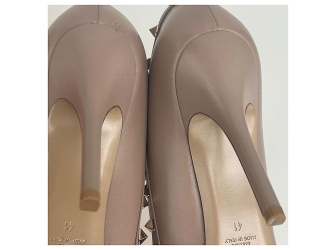 Valentino Garavani Rockstud Leather Heels Poudre - vista 12