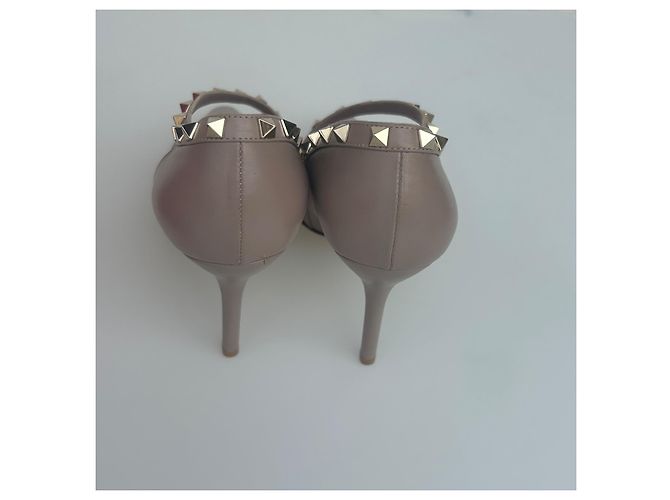 Valentino Garavani Rockstud Leather Heels Poudre - vista 5
