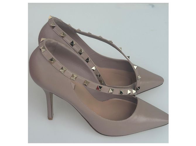 Valentino Garavani Rockstud Leather Heels Poudre - vista 6