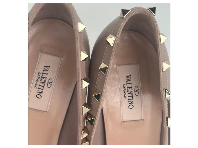 Valentino Garavani Rockstud Leather Heels Poudre - vista 9