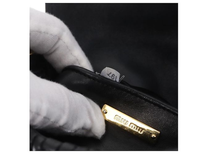 Miu Miu Matelasse Shoulder Bag Leather Black Gold - vista 12