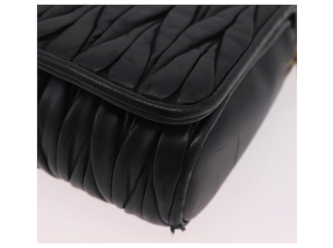 Miu Miu Matelasse Shoulder Bag Leather Black Gold - vista 19