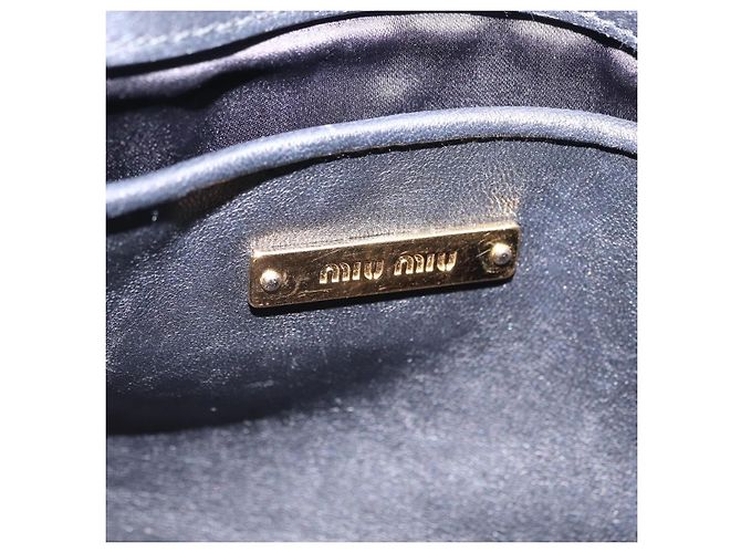 Miu Miu Matelasse Shoulder Bag Leather Black Gold - vista 23