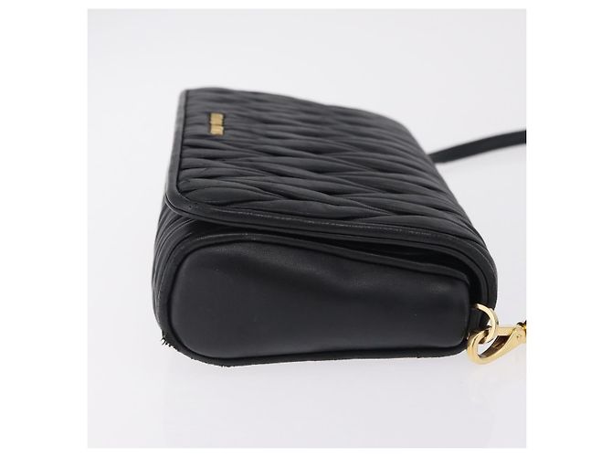 Miu Miu Matelasse Shoulder Bag Leather Black Gold - vista 3