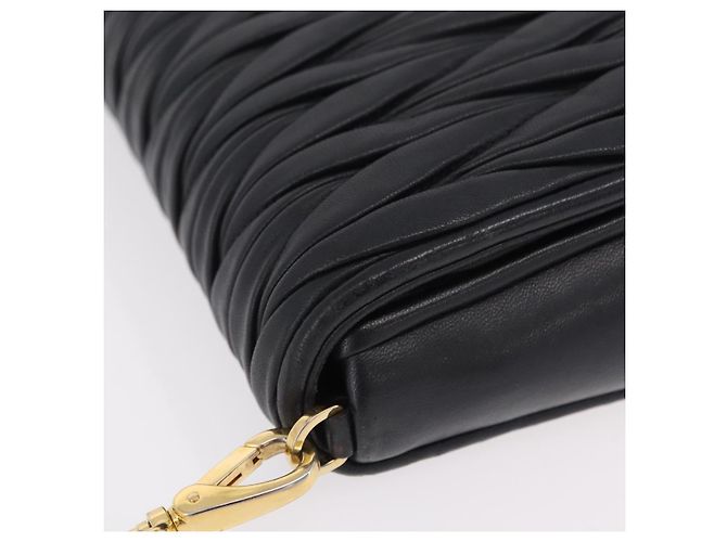 Miu Miu Matelasse Shoulder Bag Leather Black Gold - vista 5