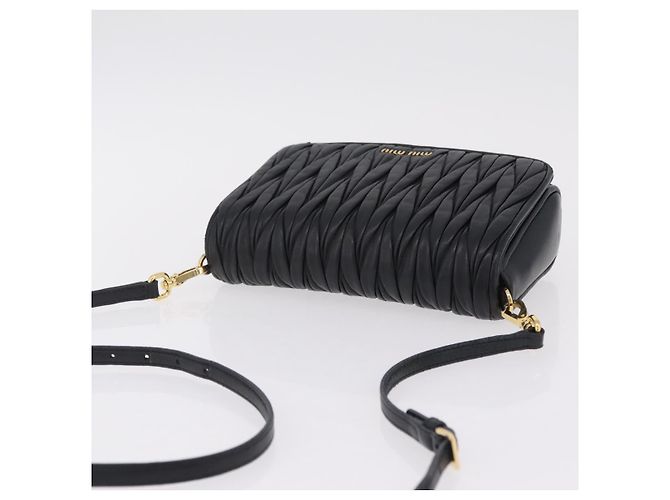 Miu Miu Matelasse Shoulder Bag Leather Black Gold - vista 7