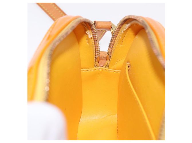 LOUIS VUITTON Monogram Vernis Christy MM Shoulder Bag Jaune M91108 - vista 25