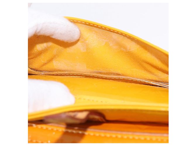 LOUIS VUITTON Monogram Vernis Christy MM Shoulder Bag Jaune M91108 - vista 28