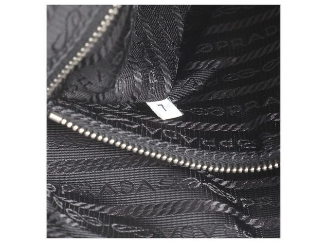 Sac à épaule Prada en nylon Tessuto avec logo triangle en cuir - vue 9