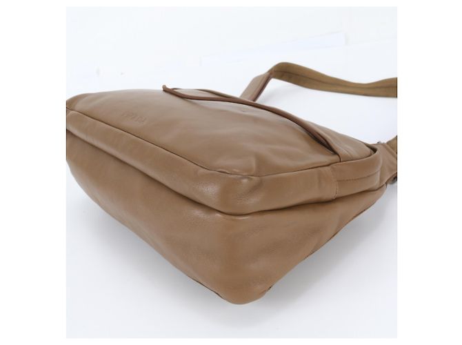 Borsa a tracolla e a spalla Prada in pelle marrone - vista 6