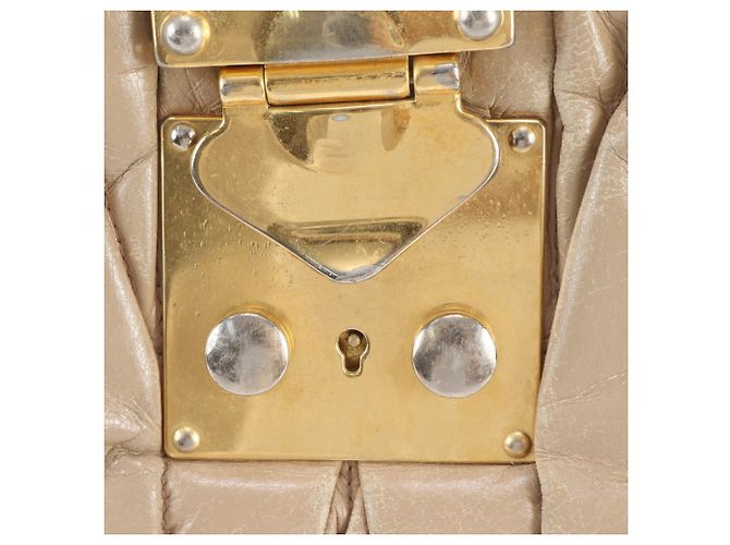 Miu Miu Matelassé Shopper aus gerafftem Leder - Ansicht 10