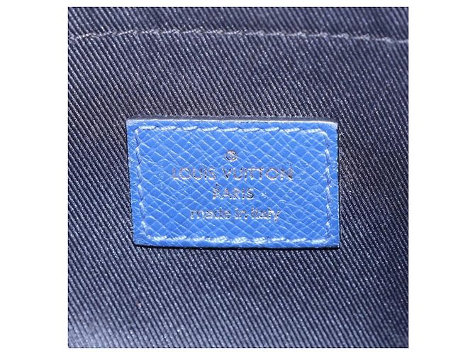 Borsa Louis Vuitton Taiga Outdoor Messenger PM - vista 13