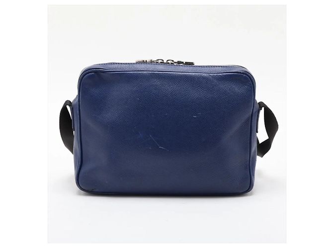 Borsa Louis Vuitton Taiga Outdoor Messenger PM - vista 2