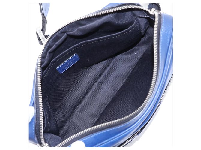 Borsa Louis Vuitton Taiga Outdoor Messenger PM - vista 6