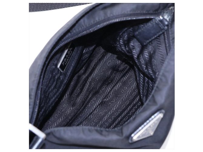 Sac messager Prada en nylon Tessuto avec logo triangle en cuir - vue 6