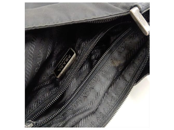 Sac messager Prada en nylon Tessuto avec logo triangle en cuir - vue 9