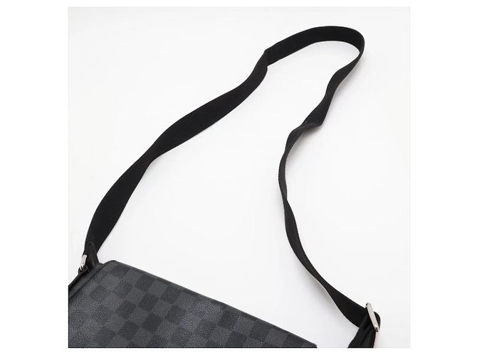 Borsa a tracolla Louis Vuitton Damier Graphite District PM - vista 5