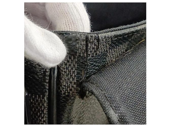 Borsa a tracolla Louis Vuitton Damier Graphite District PM - vista 9