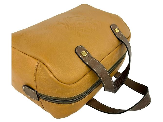 Mini borsa Boston in pelle con logo Anagram inciso Loewe - vista 3