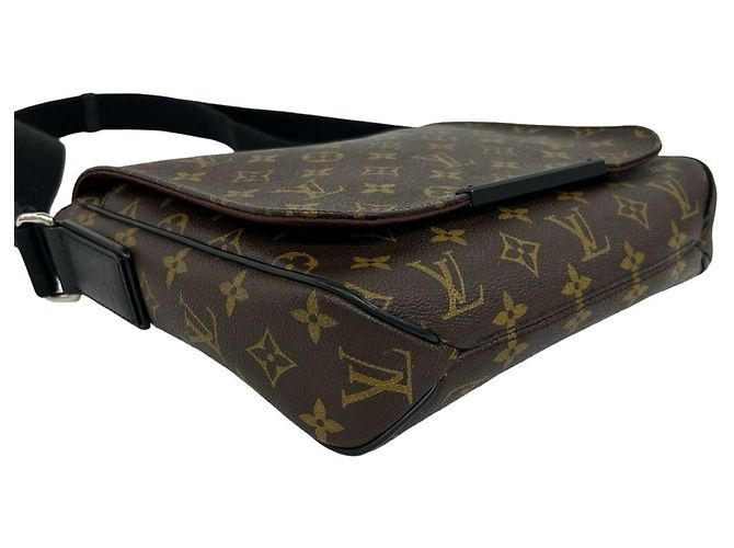 Bolso de hombro Louis Vuitton District PM Monogram Macassar de cuero - vista 6
