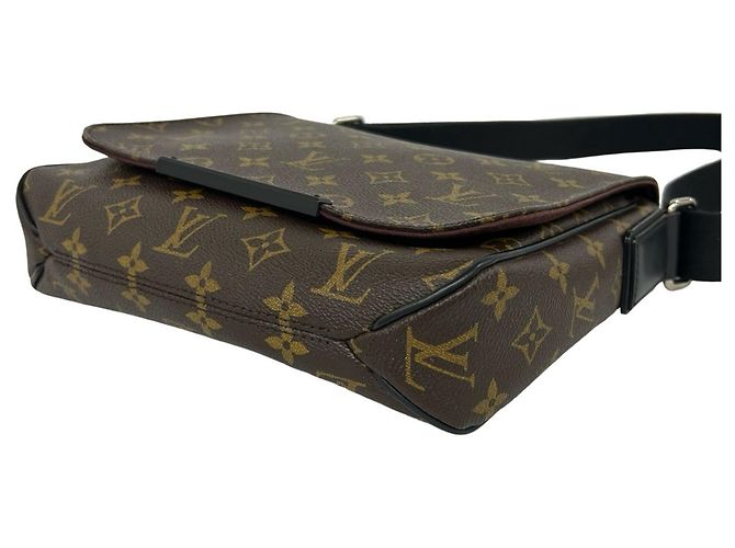 Bolso de hombro Louis Vuitton District PM Monogram Macassar de cuero - vista 7