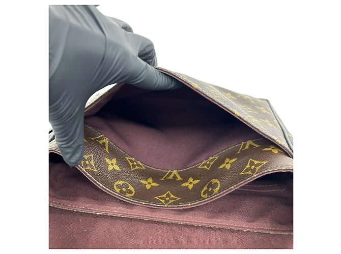 Bolso de hombro Louis Vuitton District PM Monogram Macassar de cuero - vista 9