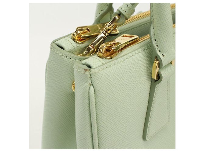 Saco Tote Prada em couro de bezerro verde - vista 5