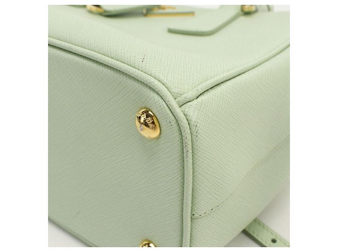 Saco Tote Prada em couro de bezerro verde - vista 7