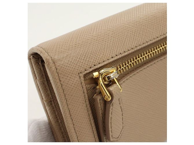 Cartera larga Prada de piel de becerro beige - vista 6