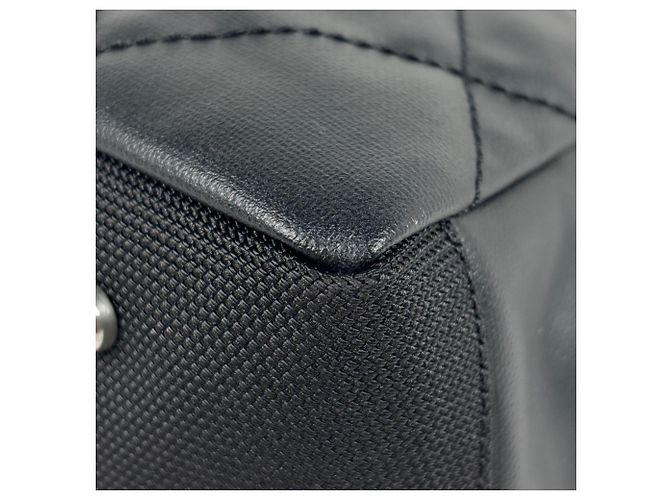 Chanel Shopper-Bag aus beschichtetem schwarzem Canvas - Ansicht 3