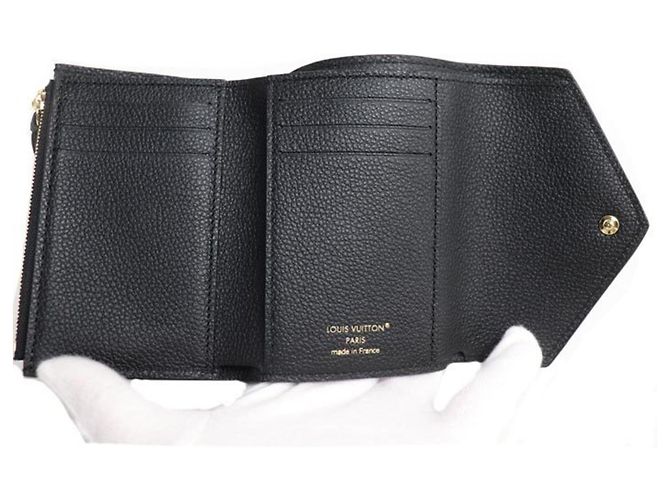 Louis Vuitton Portefeuille Victorine Tri-fold Wallet - vista 3