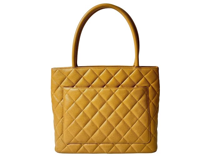 Borsa Tote Chanel Reissue in pelle Caviar Matelassé - vista 2