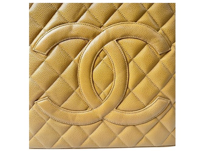 Borsa Tote Chanel Reissue in pelle Caviar Matelassé - vista 9