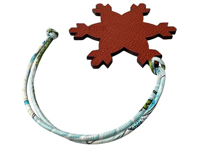 Charm Hermès Petit H Fiocco di Neve Marrone Pelle e Seta - vista 3
