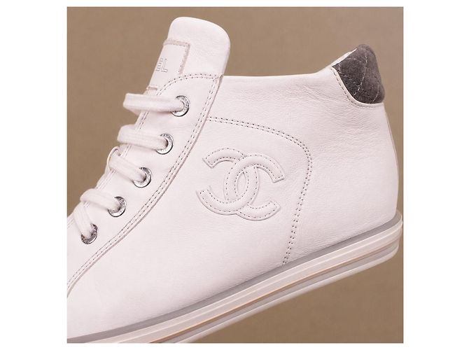 Chanel Sneakers mid-top in pelle bianca - vista 11