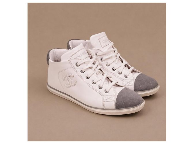 Chanel Sneakers mid-top in pelle bianca - vista 2