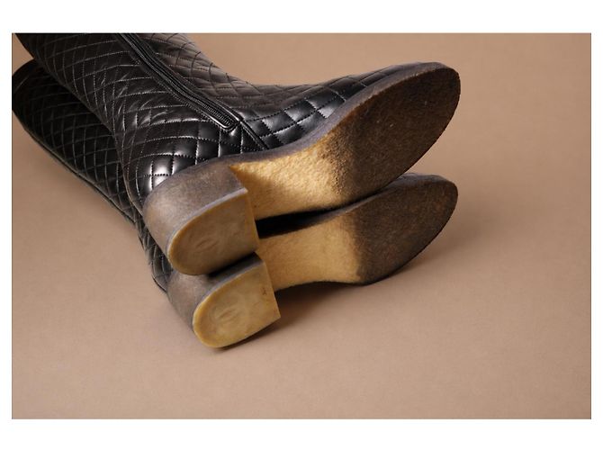 Chanel gesteppte Lederstiefel mit Multi CC-Verschlüssen - Ansicht 11